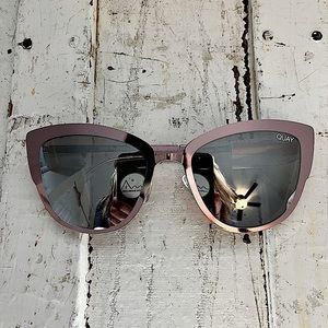 Quay Super girl sunglasses in pink